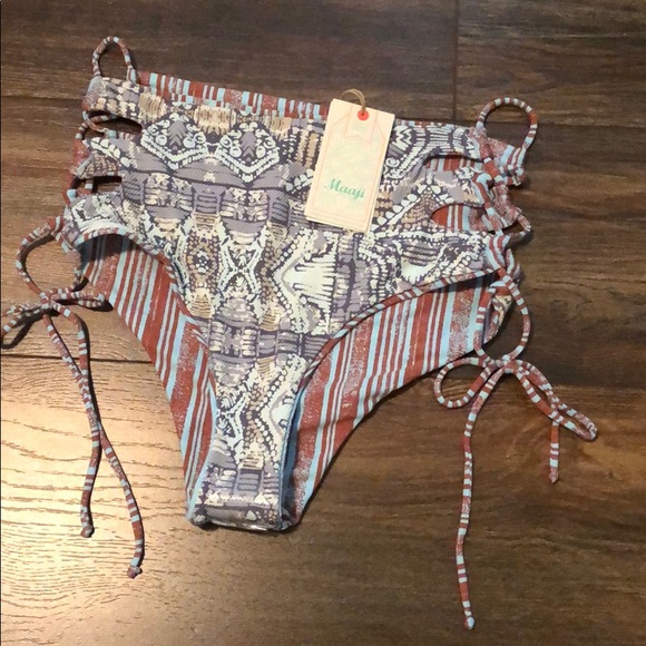 Sold On Mercari NWT Reversible High Waist Maaji - Picture 1 of 3